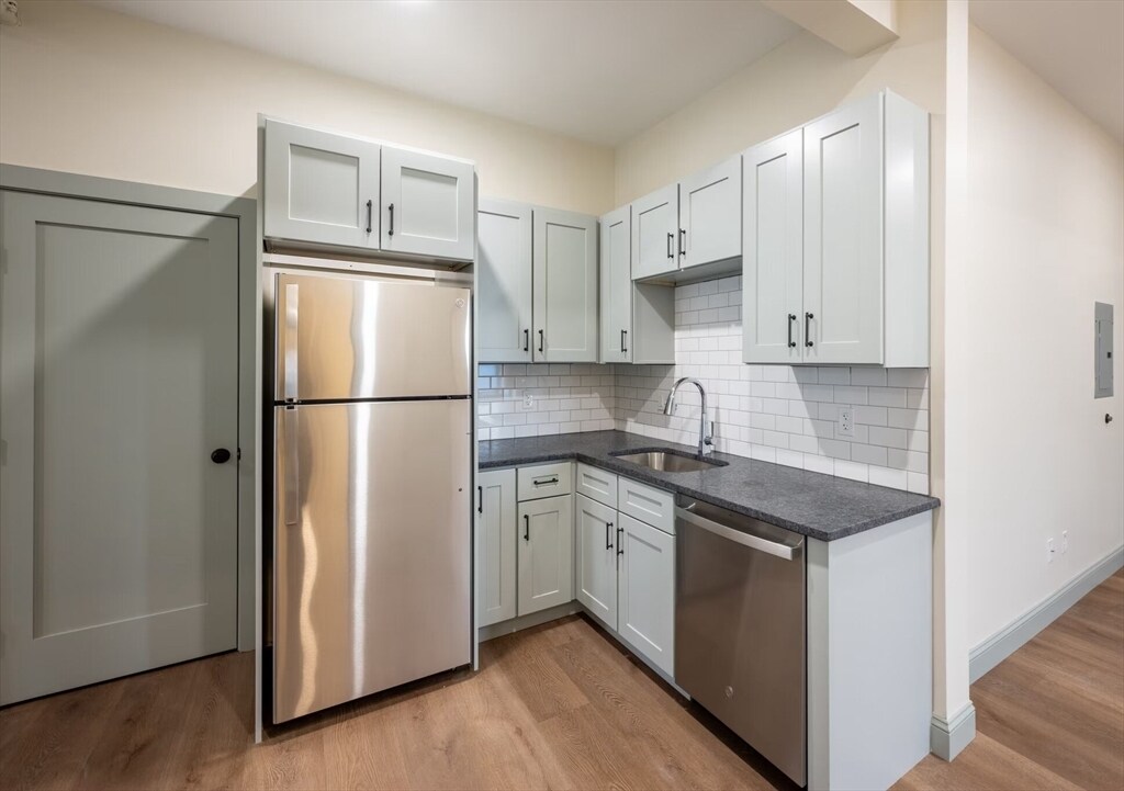 Foto principal - 160 Seabury St