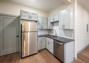 Building Photo - 160 Seabury St