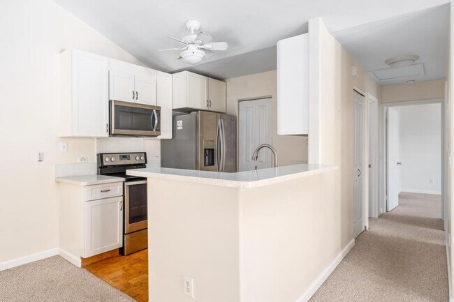 Foto del edificio - 2 Bedroom 2 Bathroom Upstairs Unit with Up...
