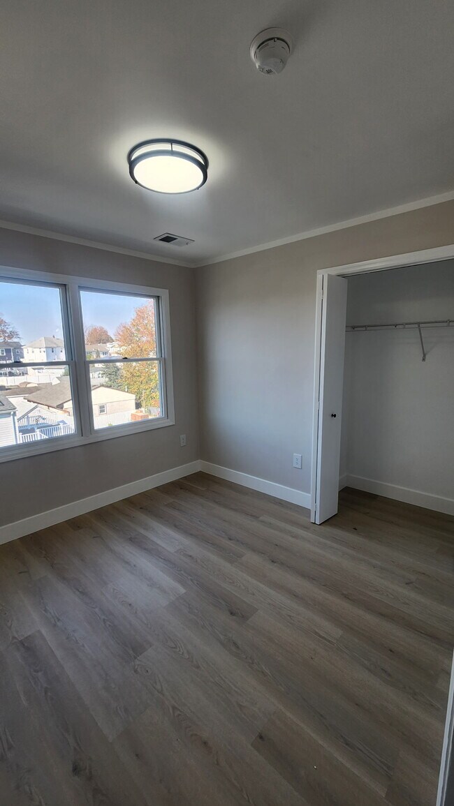 Foto del edificio - 731 Lake Ave