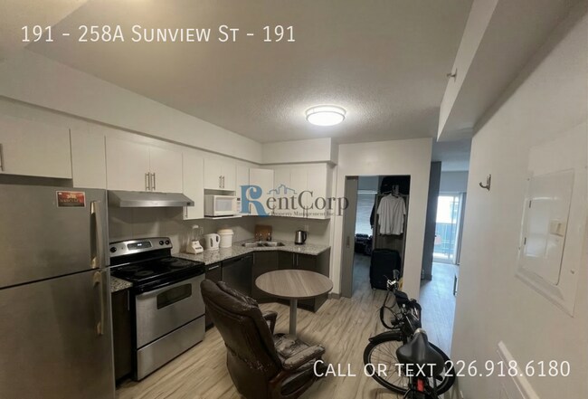 Photo du bâtiment - 258A-258A Sunview St