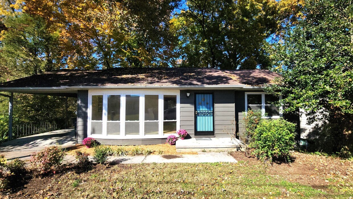 Foto principal - Beautifully updated 3-bedroom, 2-bath home...