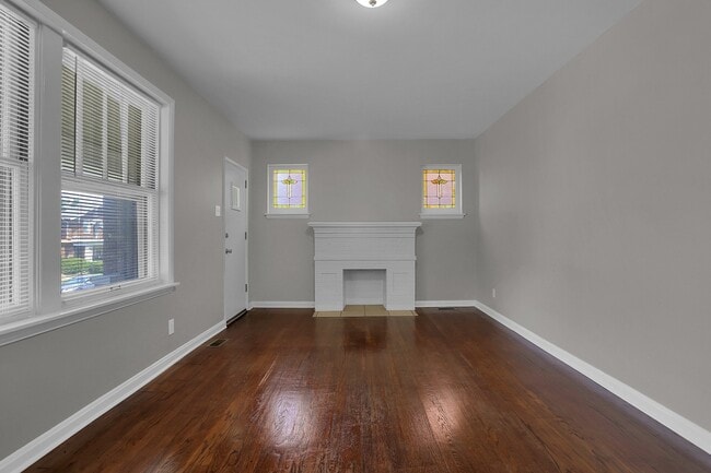 Building Photo - 5036 Tholozan Ave