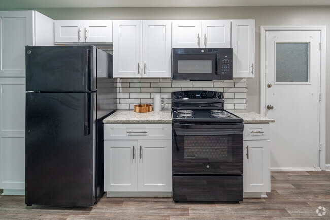 2BR, 2BA - Renovated - 953SF - Kitchen - Arden Landing Apartments