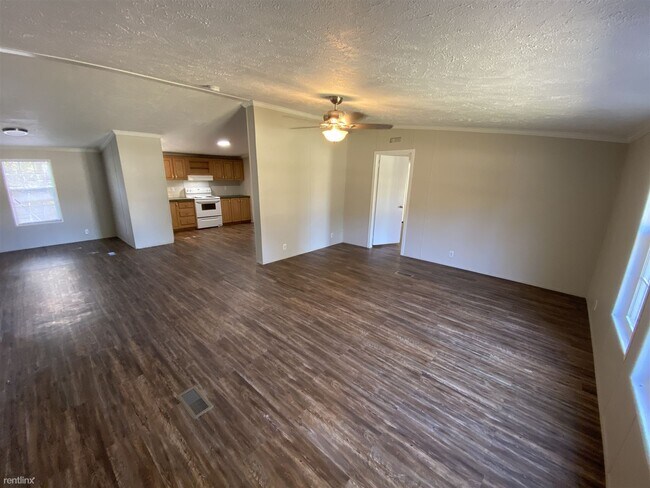 Building Photo - 4 br, 2 bath Mobile Home - 111 Pecan Grove...