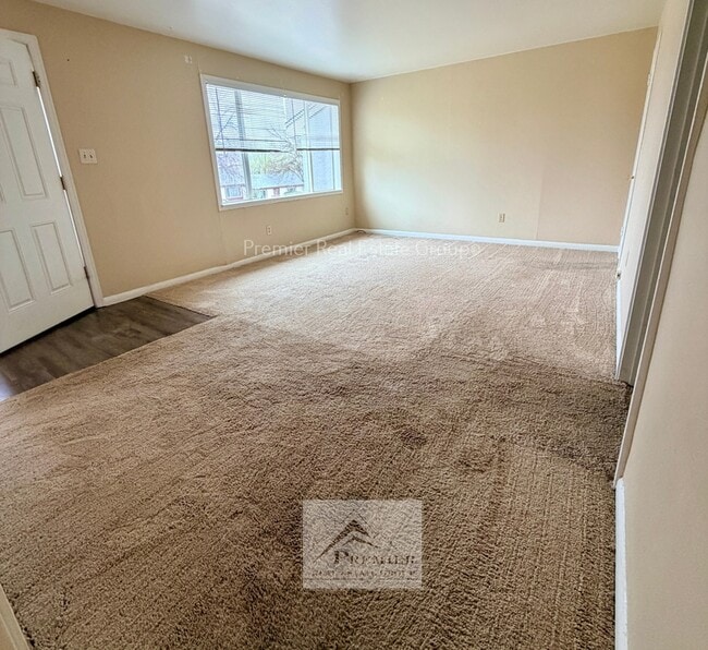 Building Photo - 426 Glen View Ct