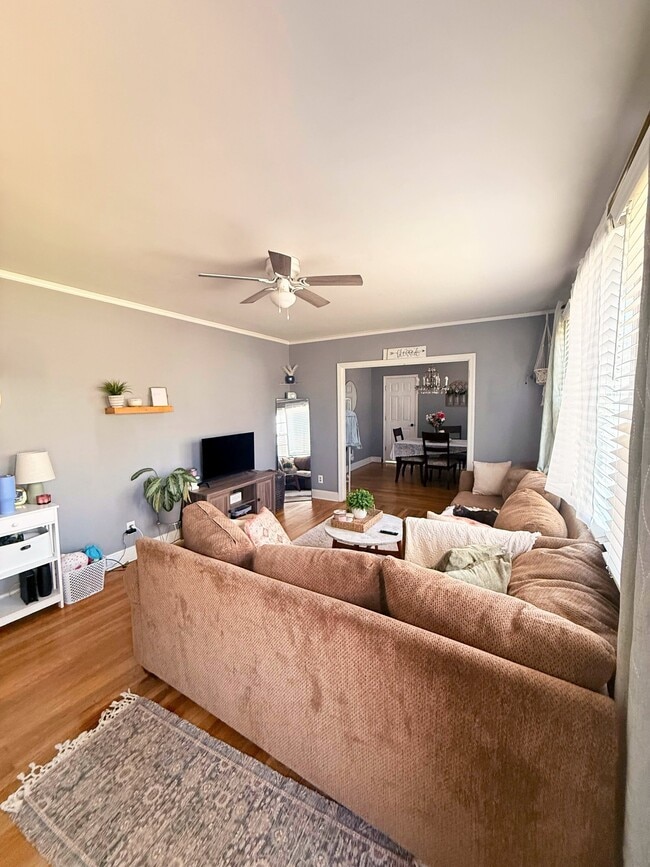 Foto del edificio - 937 E Ave