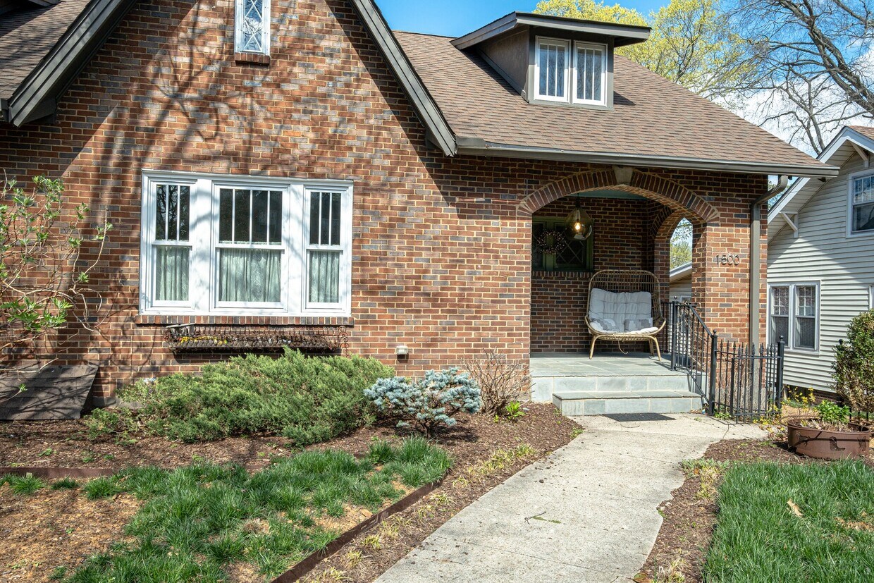 Primary Photo - 1500 Clayton Ave