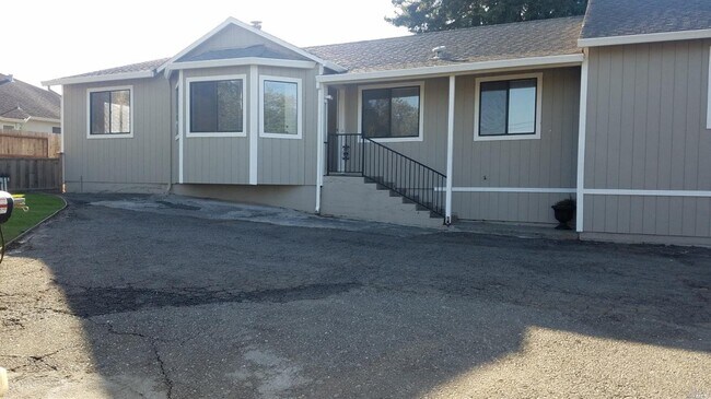 Foto del edificio - 1020 Stony Glen Ln