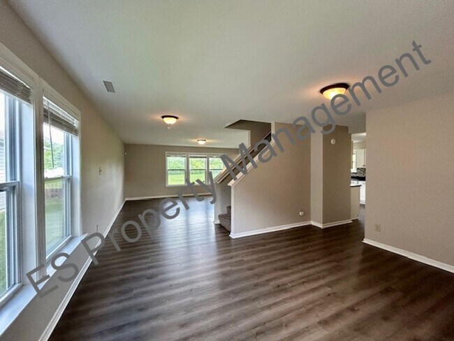 Foto del edificio - Great 3 Bedroom 2.5 Bathroom Two Story Home with Loft in Lawrence!