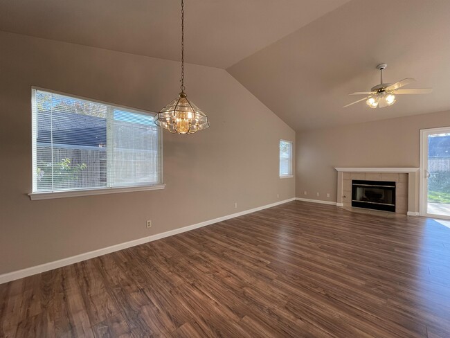 Building Photo - 6 Knotts Glen Ct