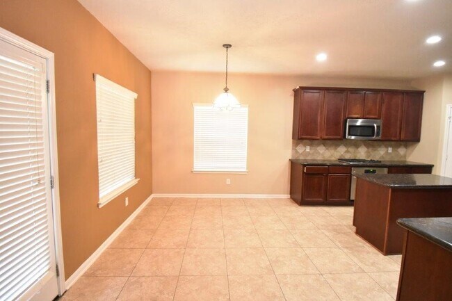 Foto del edificio - 22306 Fieldcrest Ln