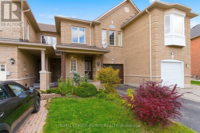 Photo du bâtiment - 8 Venture Ave