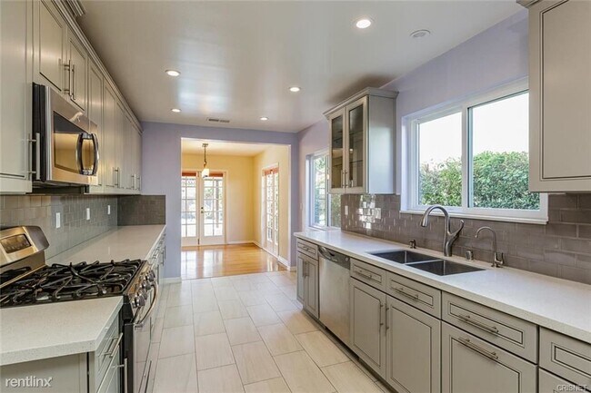 Foto del edificio - 3 br, 2 bath House - 12832 Kling St