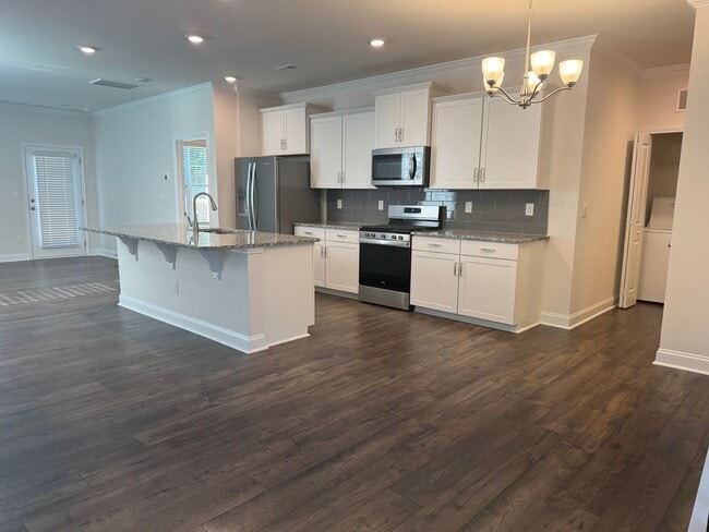 Building Photo - Beautiful Four Bedroom Townhouse in Sherri...