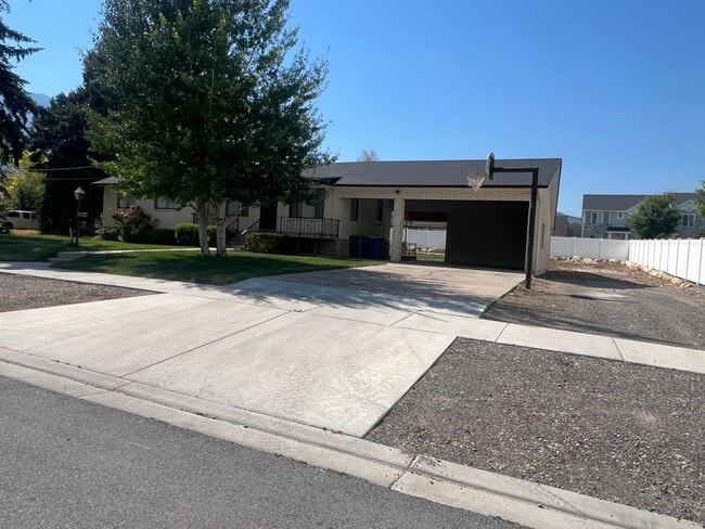 Building Photo - Beautifully Remodeled 3-Bedroom Home with Large Backyard, RV Parking & Modern Finishes in Santaqu...
