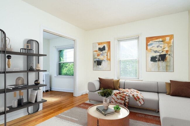 Interior Photo - 2226 Garfield Ave S