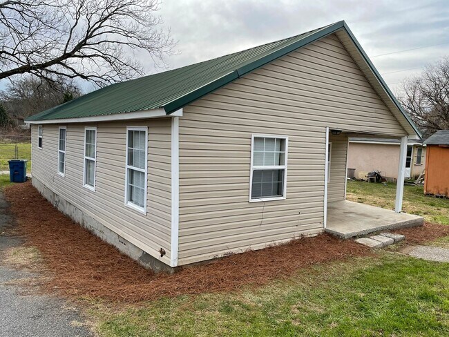 Foto del edificio - 3/1 House in Kingston $995