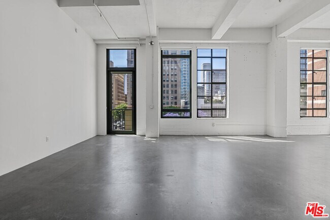 Building Photo - 849 S Broadway
