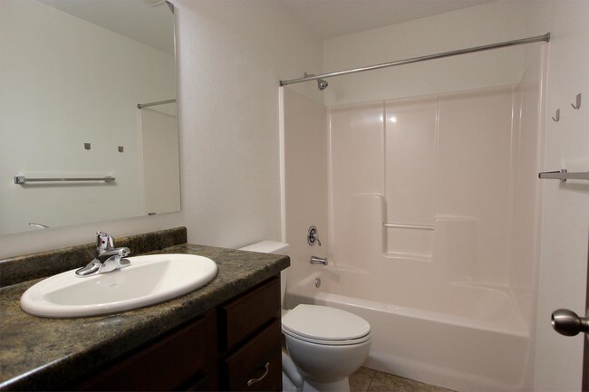 Foto del edificio - 3322 8th St W