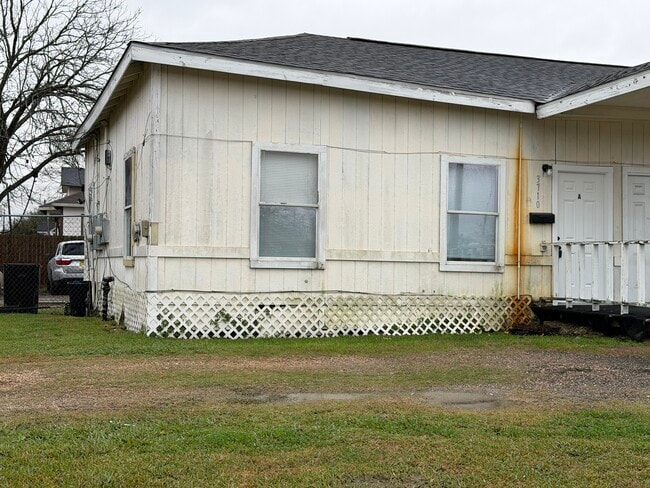 Building Photo - 3710 Holmes Rd