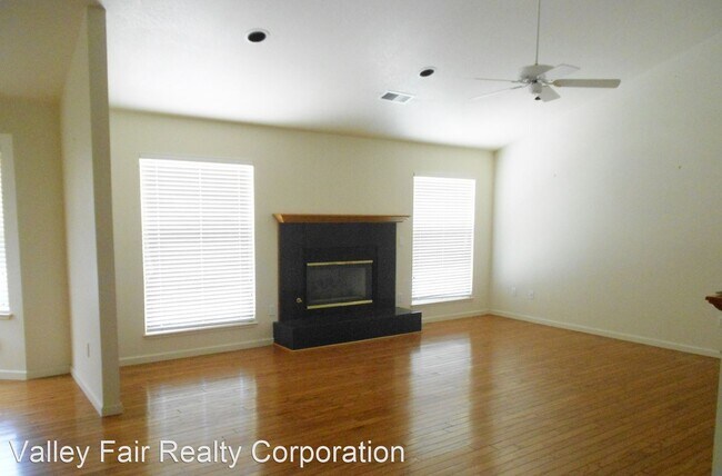 Foto del edificio - 4 br, 2 bath House - 1732 BRADLEY ESTATES ...