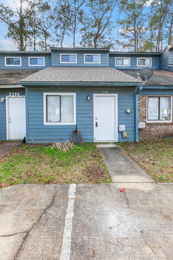 Primary Photo - 2200 Sandpiper St