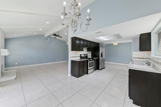 Building Photo - 718 N Fork Ct