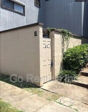 Building Photo - 3350 Altamont Rd S