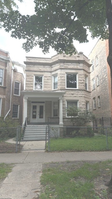 Building Photo - 4511 N Greenview Ave