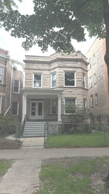 Foto del edificio - 4511 N Greenview Ave