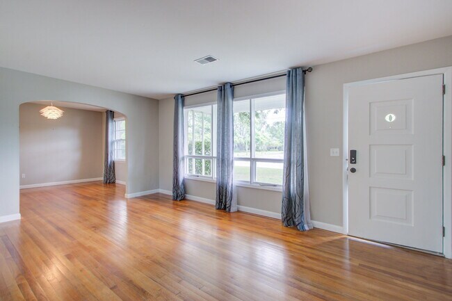 Foto del edificio - 1502 Woodcrest Ave