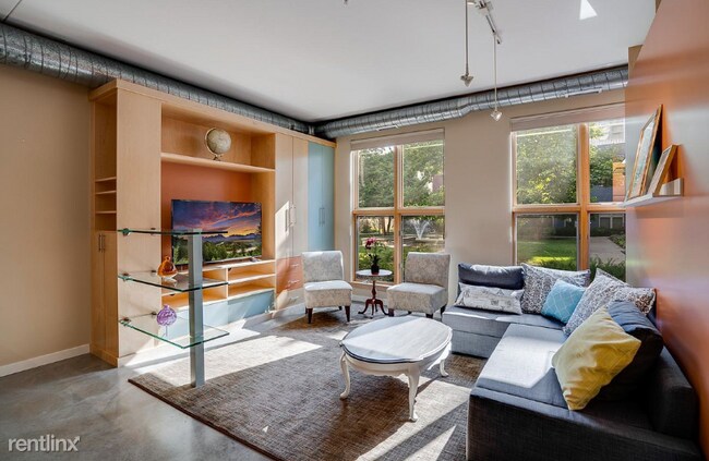 Foto del edificio - 1 br, 1 bath Condo - 2845 Colfax Ave S