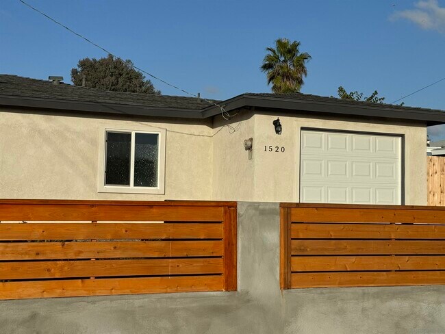 Building Photo - 1520 Loretta St