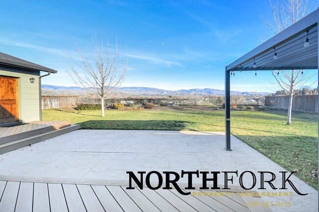 Building Photo - Exceptional Boise West Bench Home