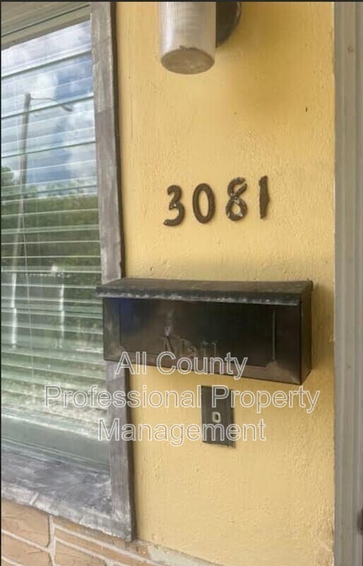 Foto del edificio - 3081 Virginia St