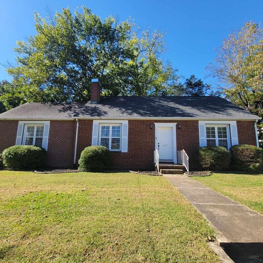 Foto principal - 3/2 Cottage Charmer-Downtown McMinnville, TN