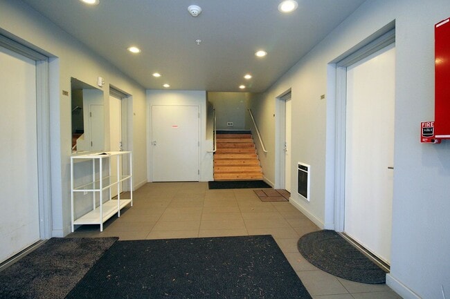 Building Photo - 1480 N Jarrett St