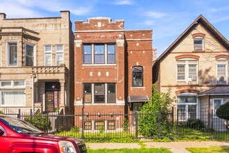 Building Photo - 2112 S Drake Ave