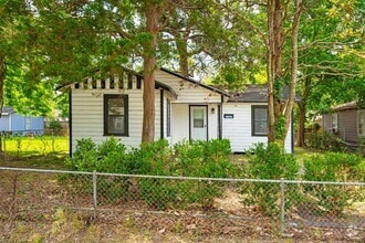 Building Photo - 6725 Bunche Dr