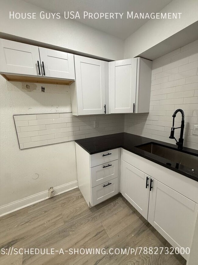 Building Photo - 15411 Barat Ave