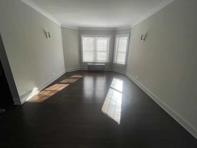 Building Photo - 6705 N Greenview Ave