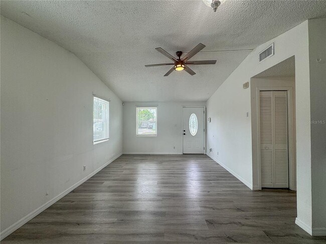 Foto del edificio - 9221 W Patterson St