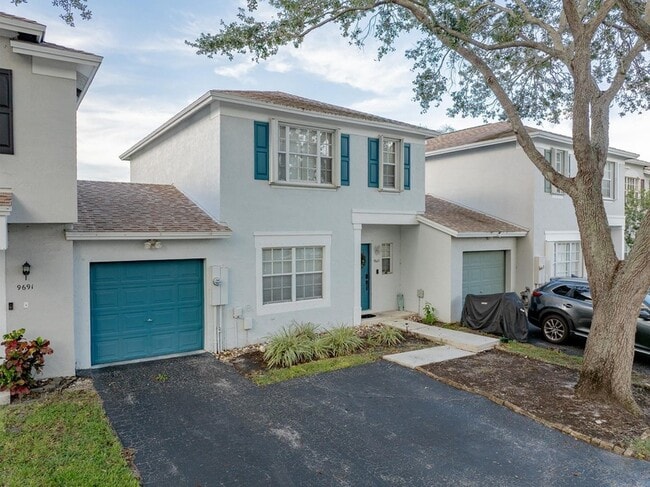 Building Photo - 9681 Santa Rosa Dr