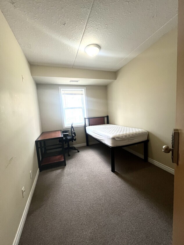 Photo principale - 253-253 Lester St