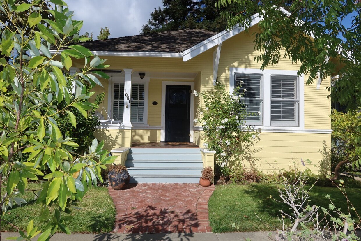 Primary Photo - Charming 3 Bed, 1.5 Bath Historic Home w/ ...