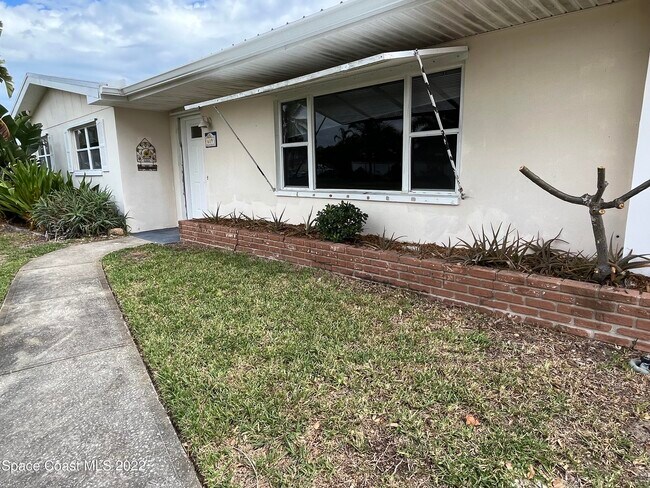 Foto del edificio - 619 Rosada St