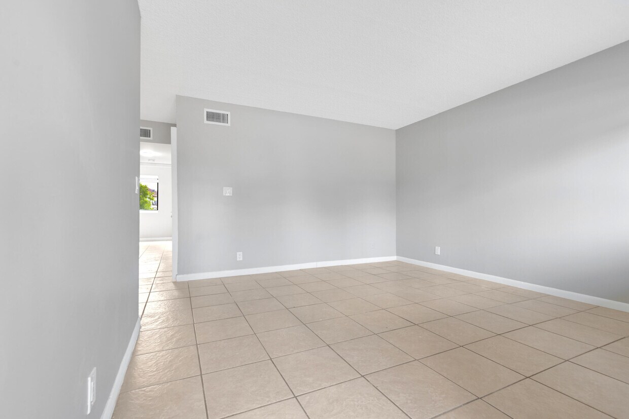 Primary Photo - 400 Nottingham Cir