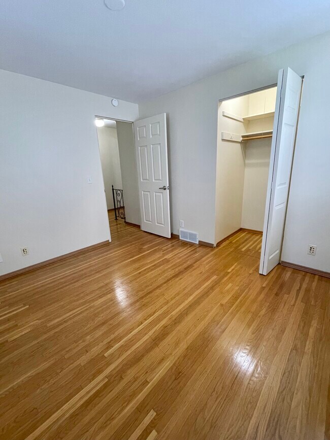 Foto del edificio - 68 Moxon Dr