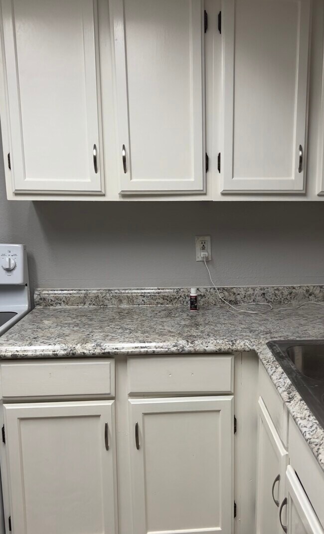 Kitchen - 7205 Timbercreek Dr